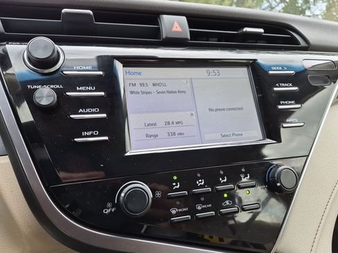 Used 2018 Toyota Camry LE FWD image 15