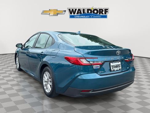 Used 2025 Toyota Camry LE w/ Convenience Package FWD image 4