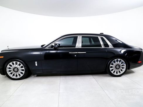Used 2020 Rolls-Royce Phantom Sedan RWD image 3