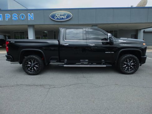Used 2022 Chevrolet Silverado 2500 High Country w/ Safety Package II AWD/4WD image 2