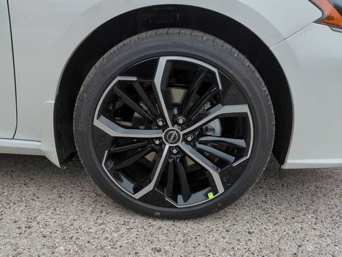 New 2025 Nissan Altima 2.5 SR w/ SR Premium Package FWD image 14