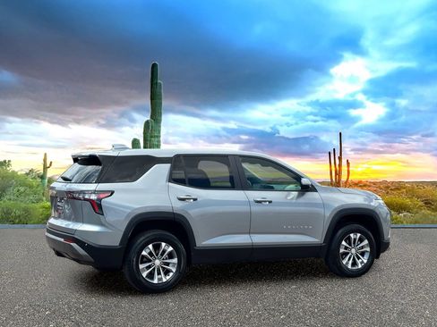 Used 2025 Chevrolet Equinox LT FWD image 4