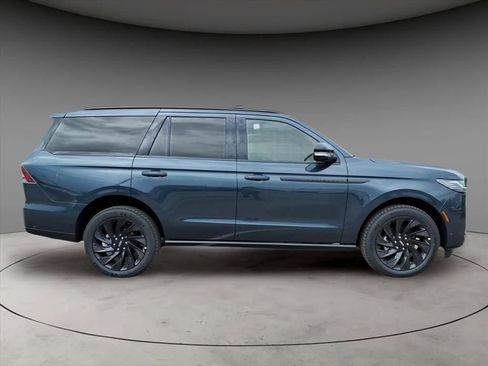 New 2025 Lincoln Navigator Reserve w/ Jet Appearance Package image 10
