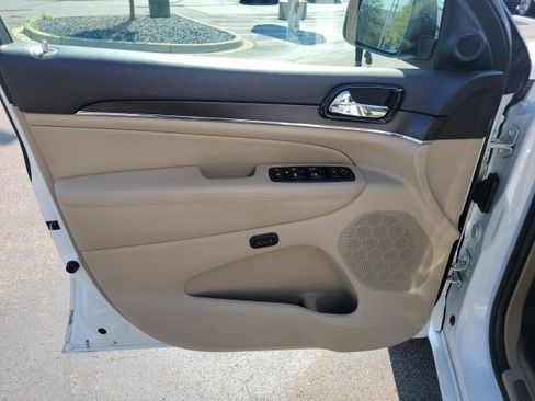 Used 2020 Jeep Grand Cherokee Overland image 17