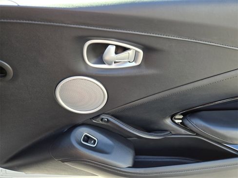 Used 2022 Aston Martin V8 Vantage Coupe image 23