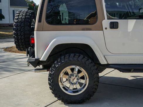 Used 2002 Jeep Wrangler Sahara AWD/4WD image 10