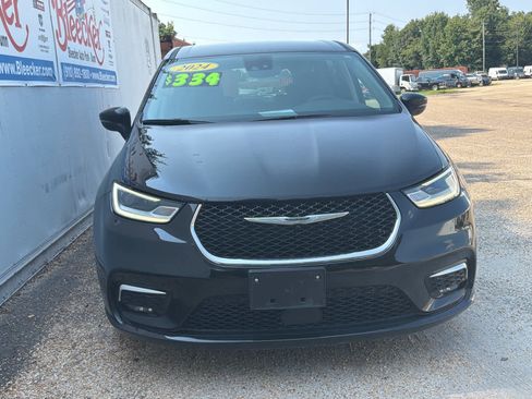 Used 2024 Chrysler Pacifica Touring-L FWD image 5