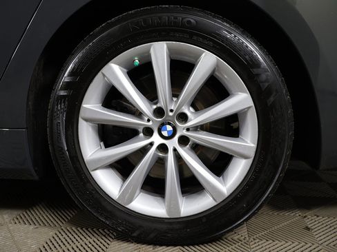 Used 2021 BMW 740i xDrive w/ Premium Package image 25