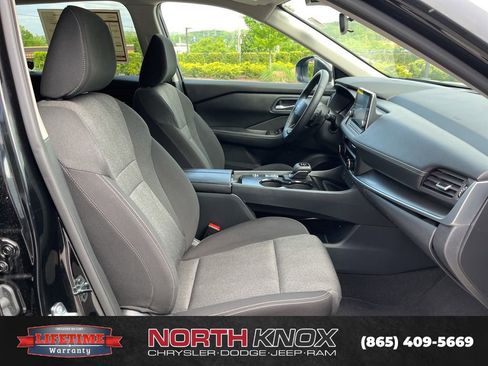 Used 2025 Nissan Rogue SV FWD image 24