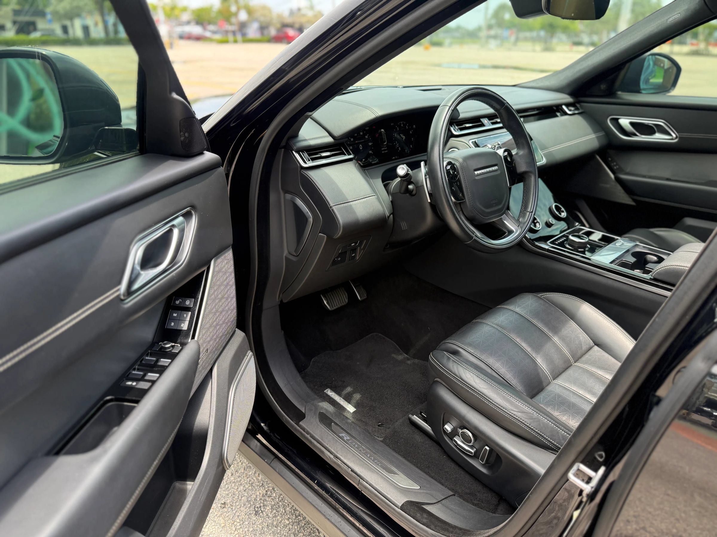 Used 2018 Land Rover Range Rover Velar R-Dynamic HSE AWD/4WD image 8