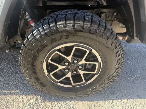 Used 2020 Jeep Gladiator Overland AWD/4WD image 10