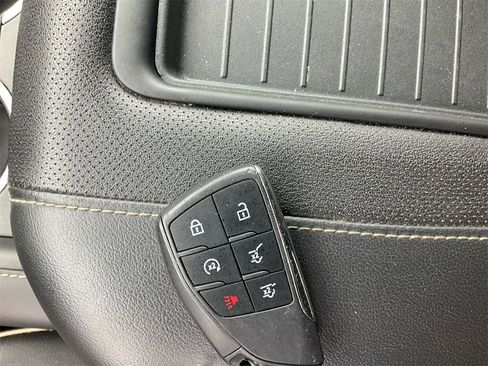 Used 2023 Chevrolet Suburban Premier image 37