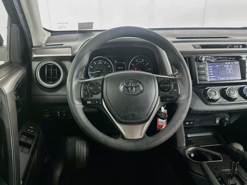 Used 2018 Toyota RAV4 LE FWD image 17