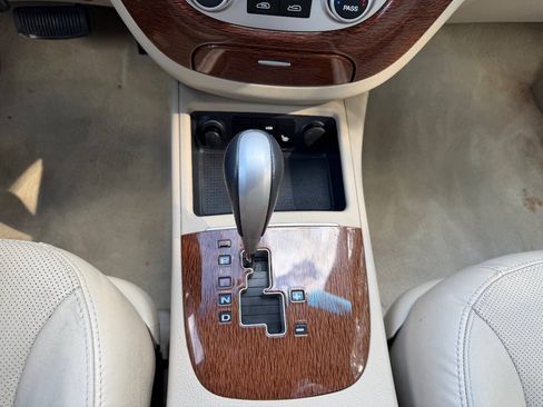 Used 2009 Hyundai Santa Fe Limited FWD image 16