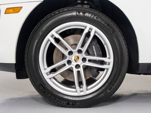 Certified 2026 Porsche Macan AWD/4WD image 10