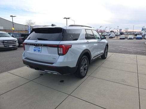 Used 2025 Ford Explorer Active w/ Active Comfort Package image 5