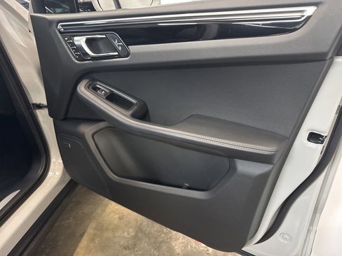Used 2023 Porsche Macan S AWD/4WD image 27