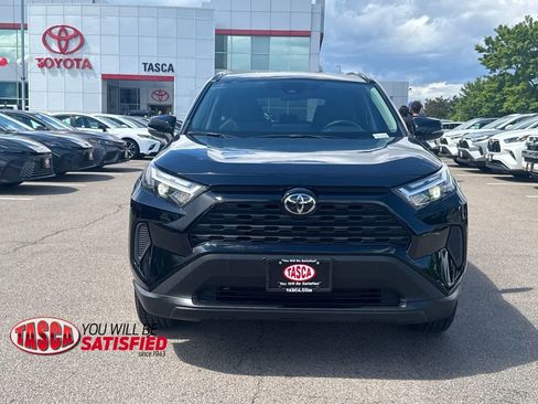 Used 2025 Toyota RAV4 XLE AWD/4WD image 2