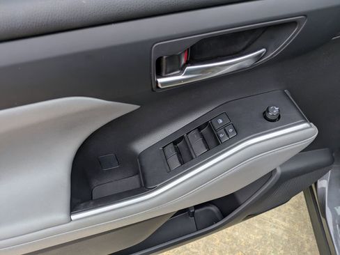 Used 2021 Toyota Highlander XLE image 10