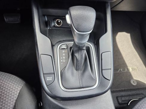 Used 2025 Kia Soul LX w/ LX Technology Package FWD image 18