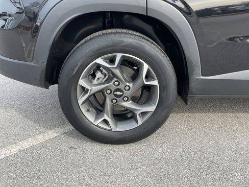 Used 2024 Chevrolet Trax LT image 11