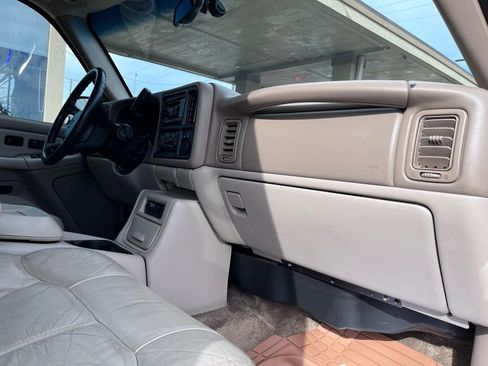 Used 2001 Chevrolet Tahoe LT w/ LT Preferred Equipment Group image 17