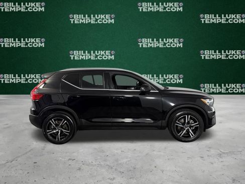 Used 2025 Volvo XC40 B5 Core image 6