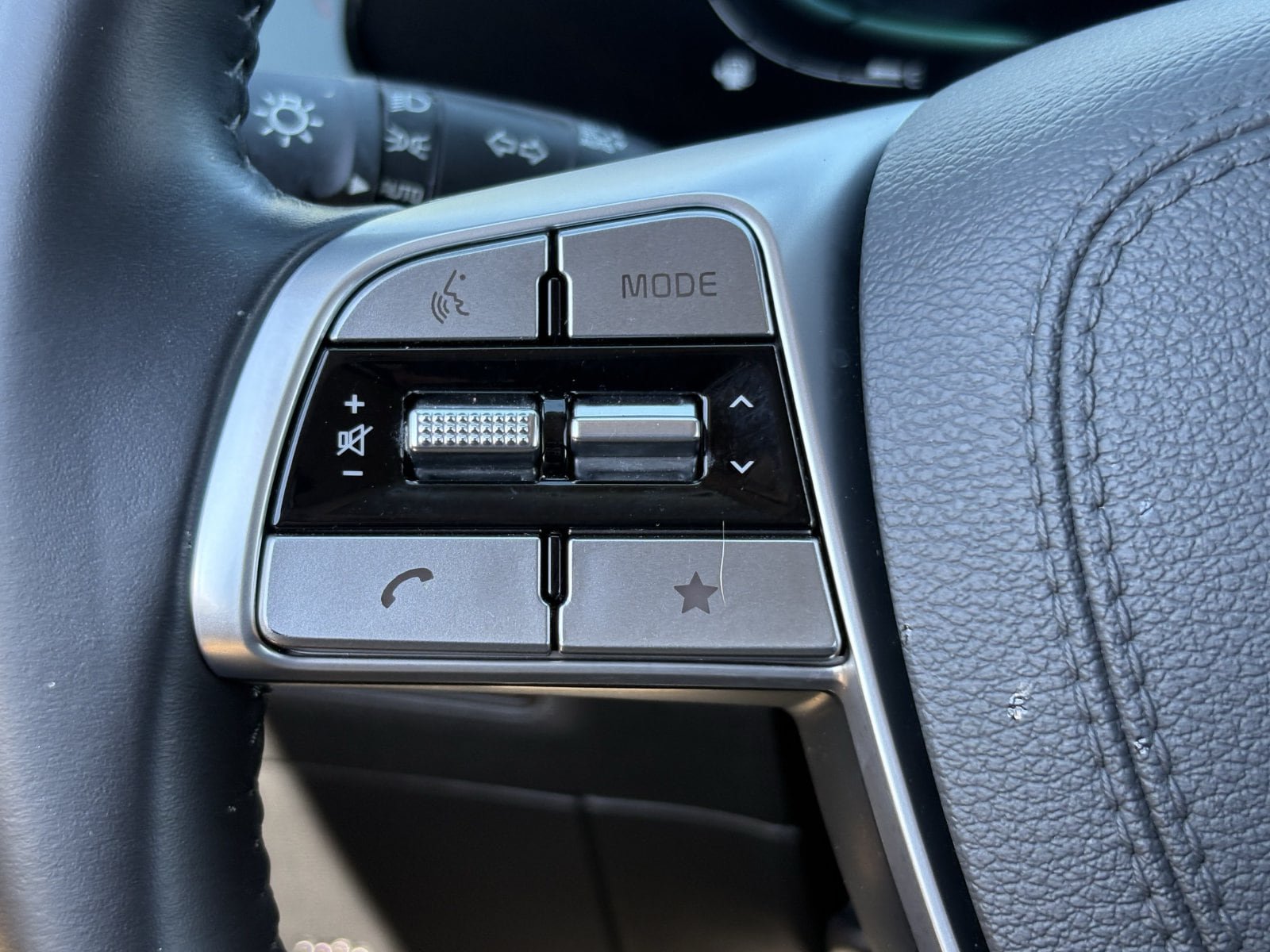Used 2025 Kia Telluride S FWD image 37