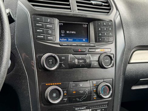 Used 2018 Ford Explorer XLT AWD/4WD image 19