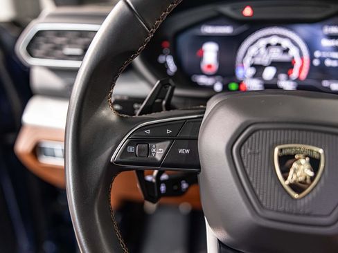 Used 2020 Lamborghini Urus AWD/4WD image 23