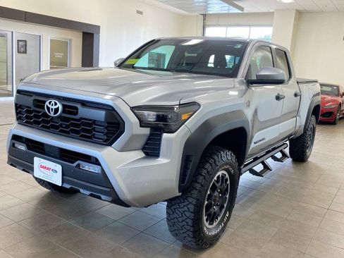 Used 2024 Toyota Tacoma TRD Off-Road w/ TRD Off Road Upgrade Package AWD/4WD image 4