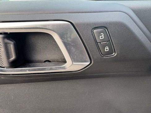 Used 2025 Ford Bronco Badlands image 12