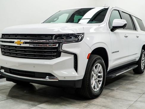 Used 2024 Chevrolet Suburban LT RWD image 6