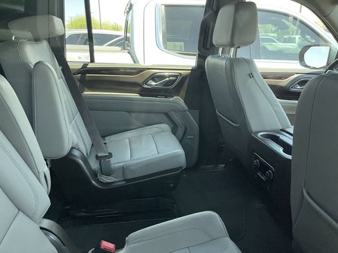Used 2023 Chevrolet Suburban LT AWD/4WD image 7