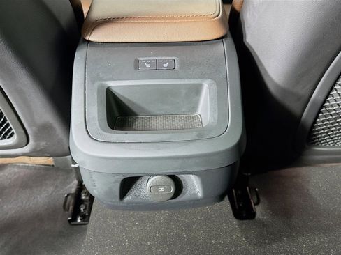 Used 2025 Volvo V60 B5 Cross Country Plus image 28