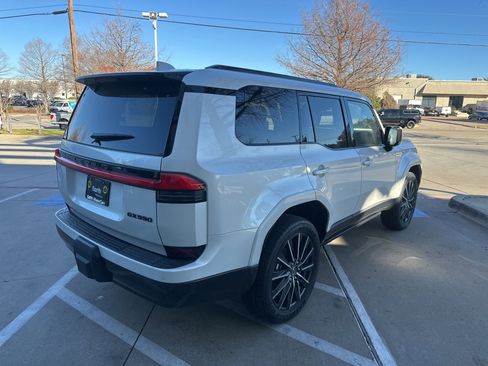Used 2025 Lexus GX 550 image 4