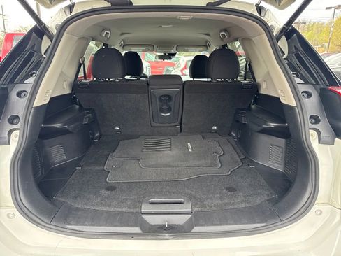 Used 2020 Nissan Rogue SV image 18