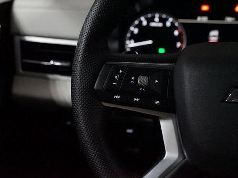 Used 2025 Mitsubishi Outlander SE AWD/4WD image 14
