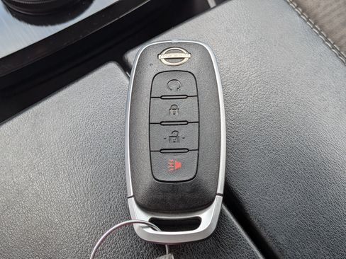 Used 2023 Nissan Rogue SV AWD/4WD image 32