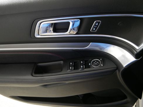 Used 2019 Ford Explorer Sport w/ Ford Safe & Smart Package AWD/4WD image 19