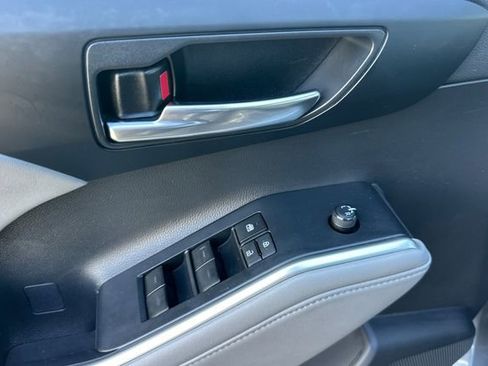 Certified 2023 Toyota Highlander XLE image 17