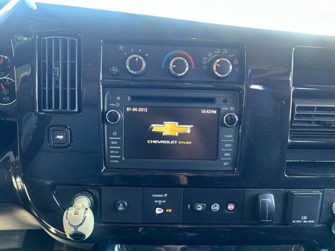 Used 2017 Chevrolet Express 2500 RWD image 15