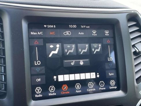 Used 2022 Jeep Cherokee Latitude Lux w/ Sun & Sound Group AWD/4WD image 26