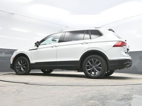 Used 2022 Volkswagen Tiguan SE image 32