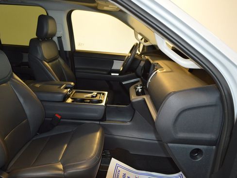 Used 2025 Ford Expedition Active AWD/4WD image 11