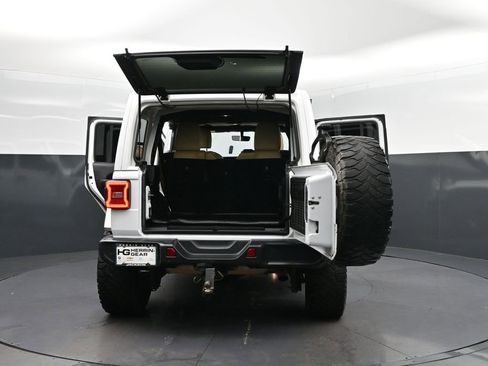 Used 2018 Jeep Wrangler Unlimited Sahara AWD/4WD image 53