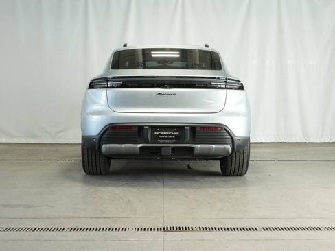 Certified 2025 Porsche Macan 4 Electric AWD/4WD image 6