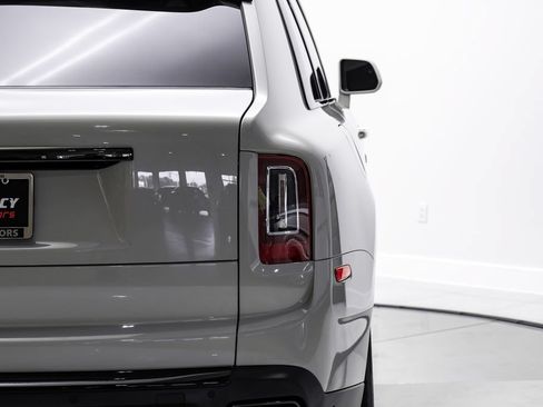 Used 2022 Rolls-Royce Cullinan Black Badge AWD/4WD image 48