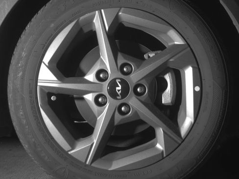 Used 2025 Kia K4 LXS image 13