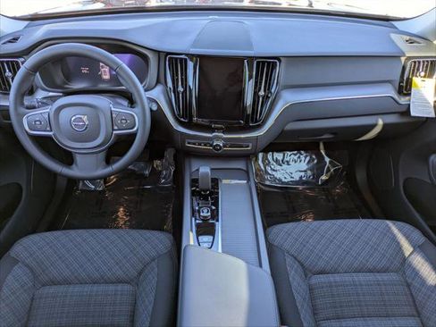 Used 2025 Volvo XC60 B5 Core w/ Protection Package Premier image 24